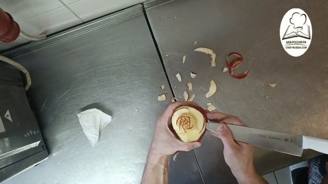 Как вырезать розу из яблока / карвинг