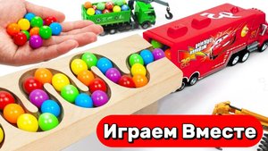 Играем в машинки ! Загружаем машинки цветными шариками по горкам ! АСМР видео для детей