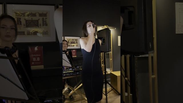 Sade - Smooth Operator (V. Madis cover) смотреть онлайн