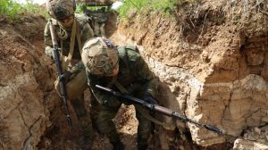 Бойцы ВС РФ отработали штурм окопов на полигоне в ЛНР. Лучшее видео из зоны СВО