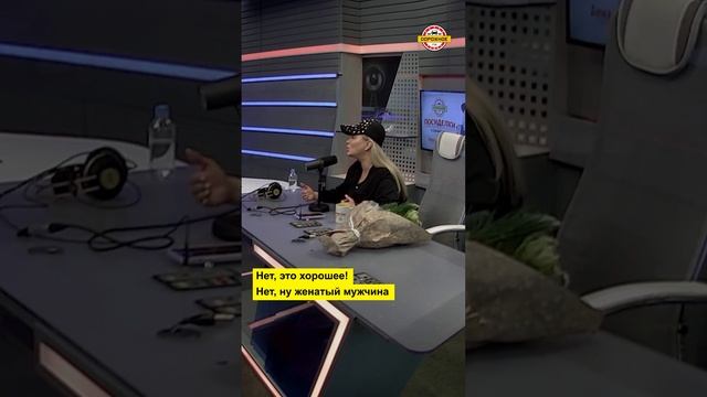 «Он И ЗА МНОЙ ухаживал!»: Анна Семенович о мужчине, ухаживающем за ней и певицей Славой! #shorts