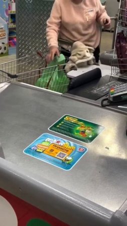 Какая НАГЛОСТЬ! Люди стали в магазин с обезьянками ходить! #животные #видеосживотными #доброеутро