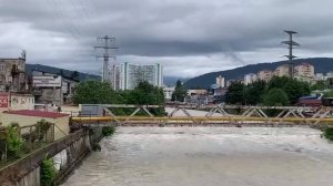 Сочи ушел под воду: ливнем затопило улицы, наблюдается перебои с электричеством