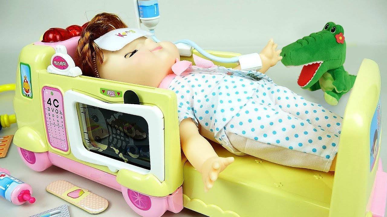 Играем в Игрушки Кукла Скорой Помощи и Доктор Веселые Мультики для Детей
