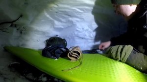 24 ЧАСА В ГОРАХ ЗИМОЙ | НОЧЬ В БЕРЛОГЕ НА СКАЛЕ - Снежное Укрытие - Пятка медведя|Горы Снег Бушкрафт