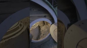 10.06.2025 Нск "Хвоя" овраг оформлен в стиле сказки "Алиса в стране чудес"