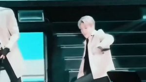 Чимин и стулья 💜ᗷTS⟭⟬💜