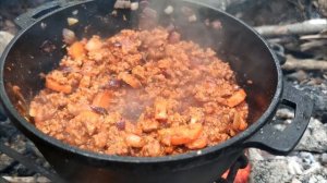 ДОМ ПОД ЗЕМЛЕЙ своими РУКАМИ - ЛОСЬ НА ПОРОГЕ, лесная КУХНЯ, СТЕНЫ из БРЕВЕН — СТРОИМ Землянку