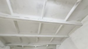 Красим потолок и стены в гараже