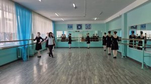 Открытый урок по народно - сценическому танцу. Класс педагога Моисеевой А.В.