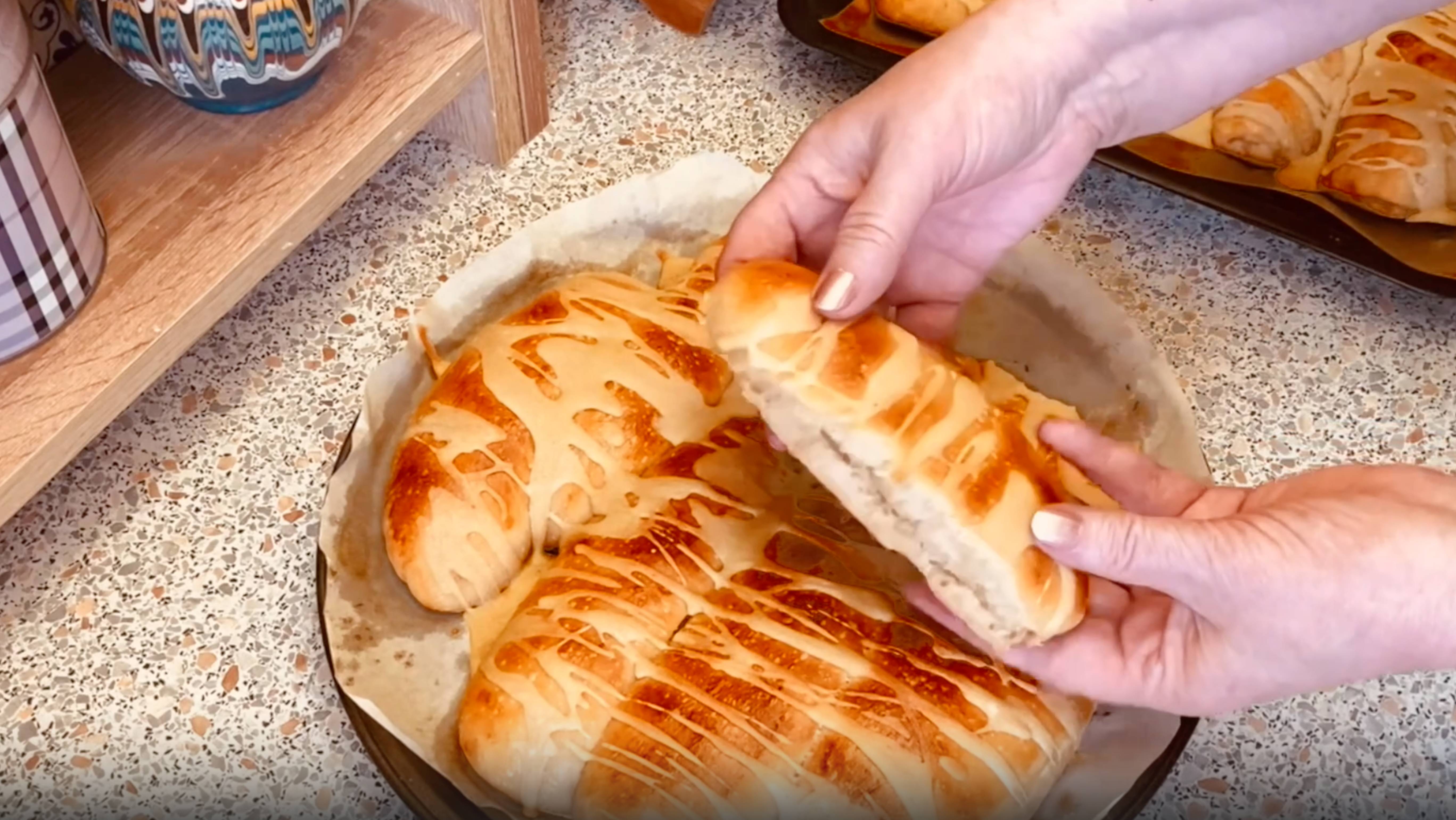 Нежный, вкусный, ароматный хлебушек с изюминкой на закваске