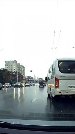 Подрез слева на дороге в Омске