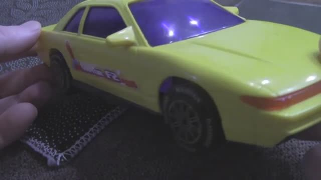 Детские машинки, самые разные. В реальном времени учавствуют в заездах.