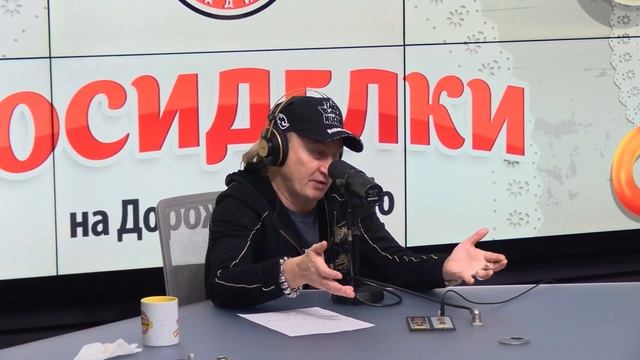 Александр Иванов о купании в проруби, концертах и любимых цилиндрах Лаврова