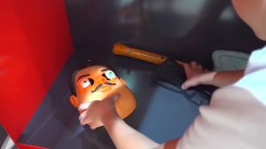 Мистер Макс Макс и история про смешные костюмы