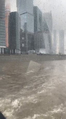 У прогулок под дождём есть свой шарм♥️ #москварека
