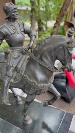 Блошиный рынок. Бронзовая статуэтка. Не оправдывает цену. Сначала думал в идеале #shorts