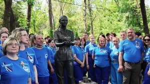 В Ростове-на-Дону открыли первый в России памятник волонтёрам СВО