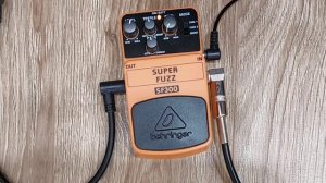 Behringer SF300 Super Fuzz