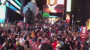 NY Times Square Mexico dance 💃