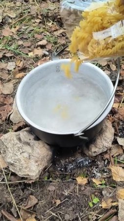 НА ЗЕМЛЯНОМ ОГНЕ - ПАСТА С ГРИБАМИ | Суровая кухня от Лесных