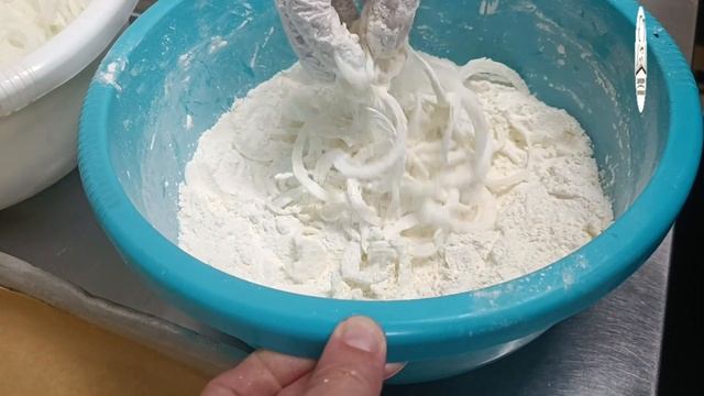 Хрустящий жареный лук фри
