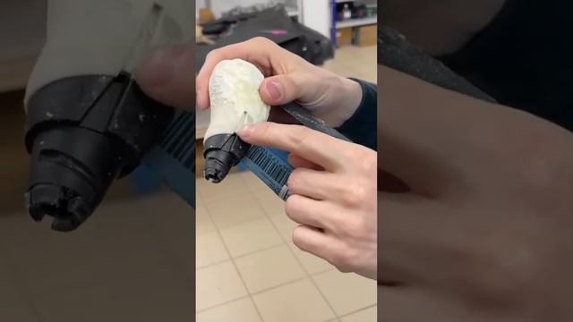 Зачищаем и делаем канавку на ручке от Мерина.