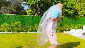 Мистер Макс Макс стал нянькой для Ани