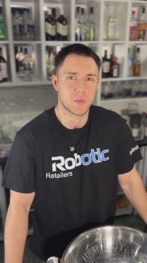 Приготовление смеси, загрузка смеси и топингов в Вендинговый автомат мороженого «Робот мороженое»