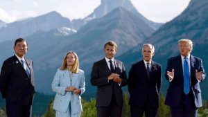 Захарова назвала итогом саммита G7 признание Западом ущерба от санкций против РФ