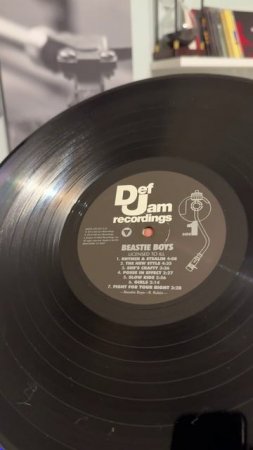 Распаковка винила Beastie Boys – Licensed To Ill (1986/2016 Def Jam)