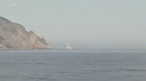 Путешествие на остров Шикотан (Курилы). 2 часть.  Проплываем рядом с мысом Анива и маяком Анива.mp4