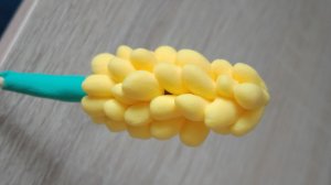 Цветок из воздушного пластилина.