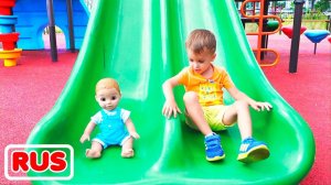 Влад и Ники играют с куклами на детской площадке! Видео для детей.