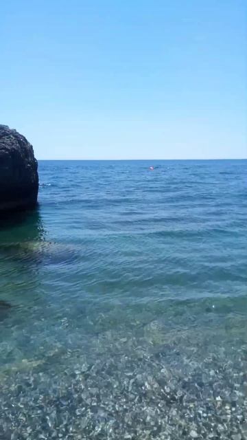 Пляж в Форосе. Чистая вода и никакого мазута