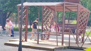 Все кругом цветет и благоухает
