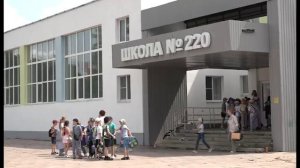 В 220-й школе ремонтируют бассейн и сажают сад