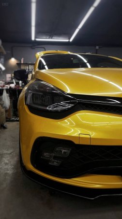 Яркая Renault Clio RS 💛