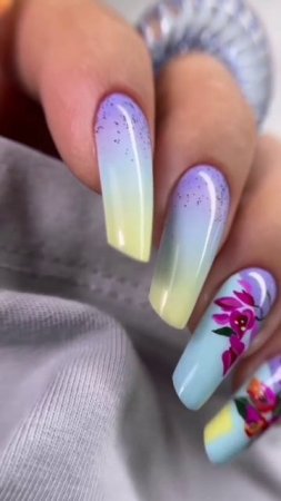 Яркий дизайн с гель-лаком мусс от Zet Color
