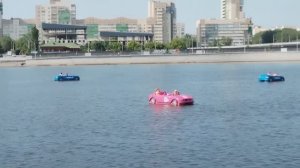 Набережная в Челябинске. Катамараны на реке Миасс.