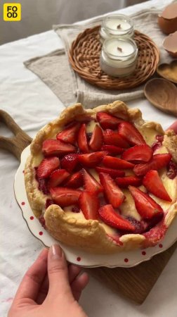 По случаю Дня клубники делимся с вами рецептом вкуснейшего киша с любимой ягодой 🍓 #foodru #рецепты