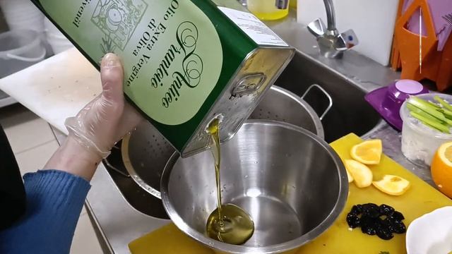 Салат из утки с апельсинами и рукколой