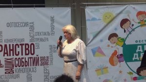 Куда уходит детство. (Александр Зацепин, Л. Дербенёв). Исполняет Ирина Зивенко.