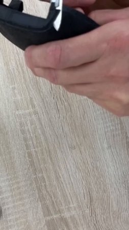 Срезаю лишнее и намазываю клеем. https://ozon.ru/t/j9ciX84
