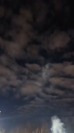 На нашей улице свадьбу празднуют.