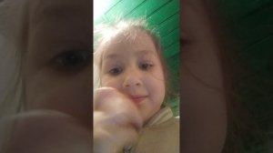 Я играю в прятки со своей подругой Кариной котятки мармеладки