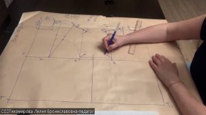 1. Желтое платье.