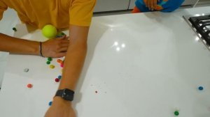 Влад и Ники - Крис веселится в Музее мороженого!