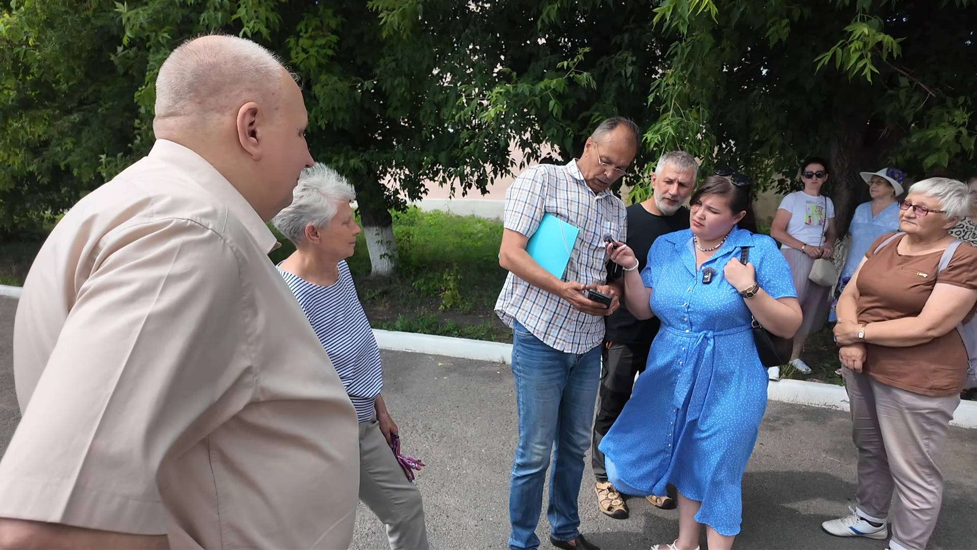 Жители Старокамышинска пришли на встречу с главой