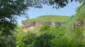 Кисловодск. Пешком от Замка Коварства и Любви к Медовым водопадам вдоль речки.